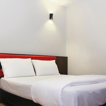 Oyo 90027 Happy Hotel Johor Bahru Exterior photo