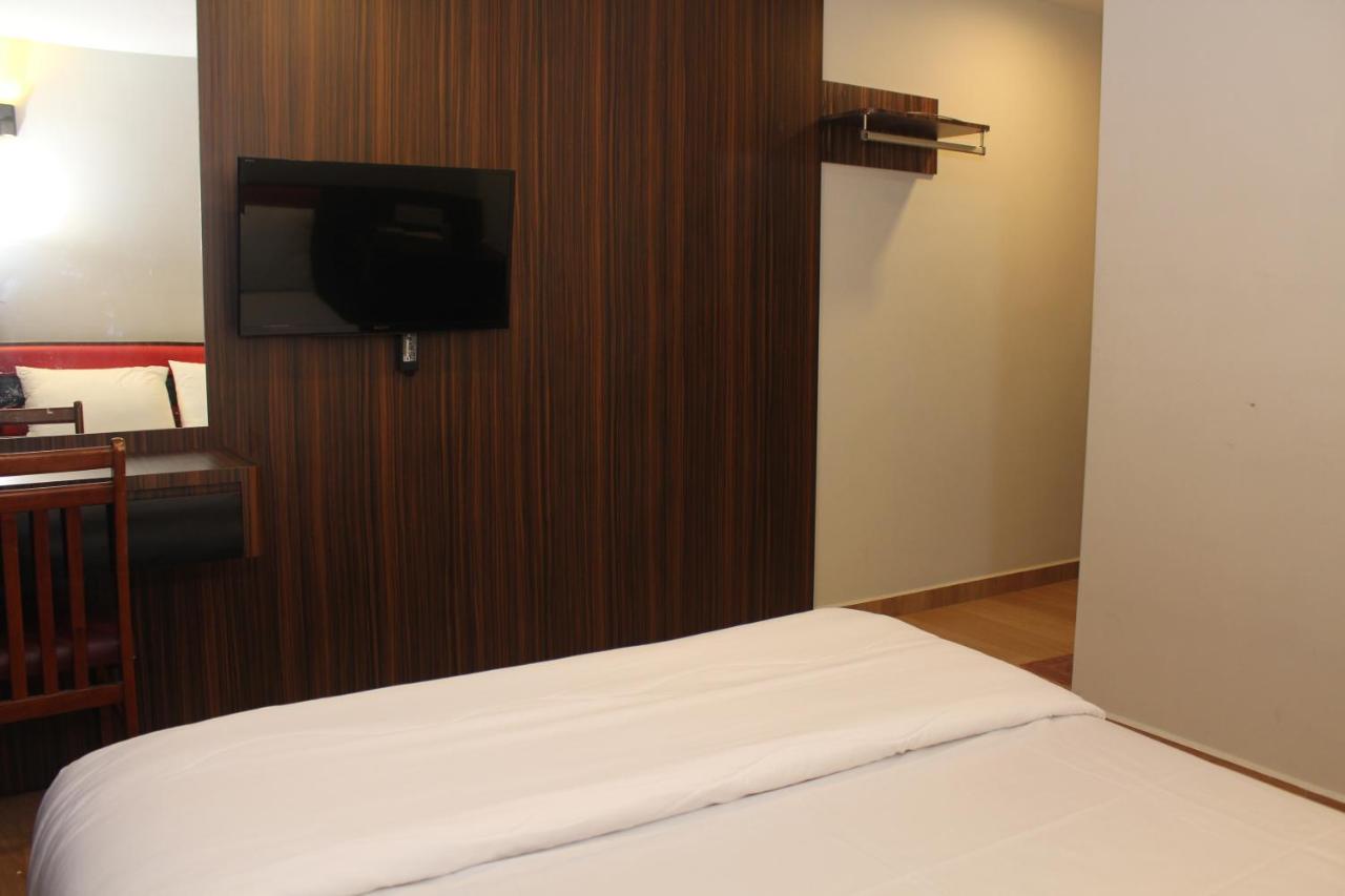 Oyo 90027 Happy Hotel Johor Bahru Exterior photo