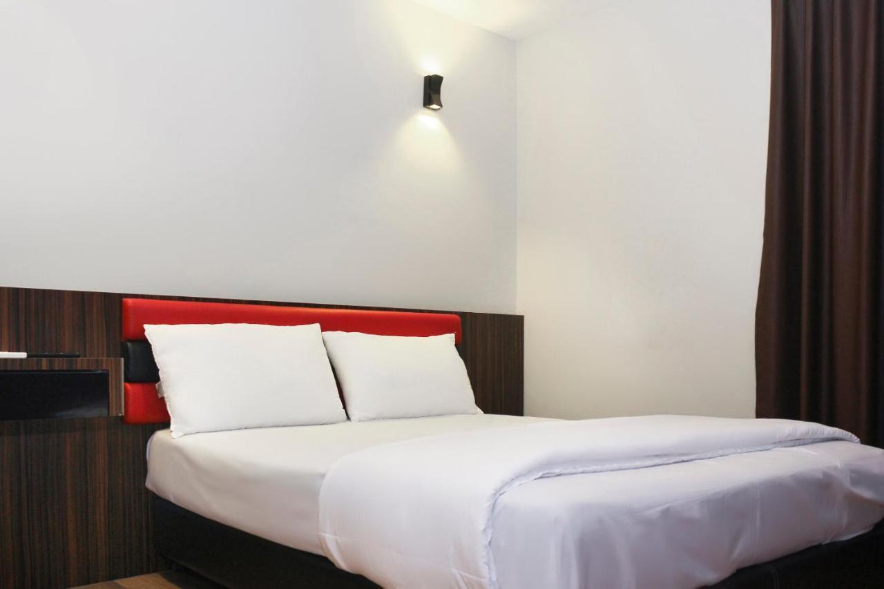 Oyo 90027 Happy Hotel Johor Bahru Exterior photo