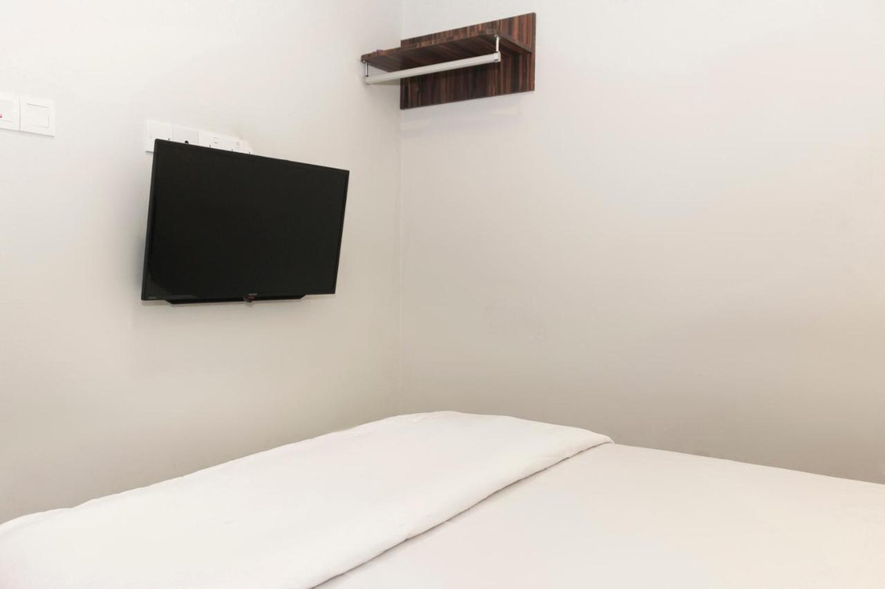 Oyo 90027 Happy Hotel Johor Bahru Exterior photo