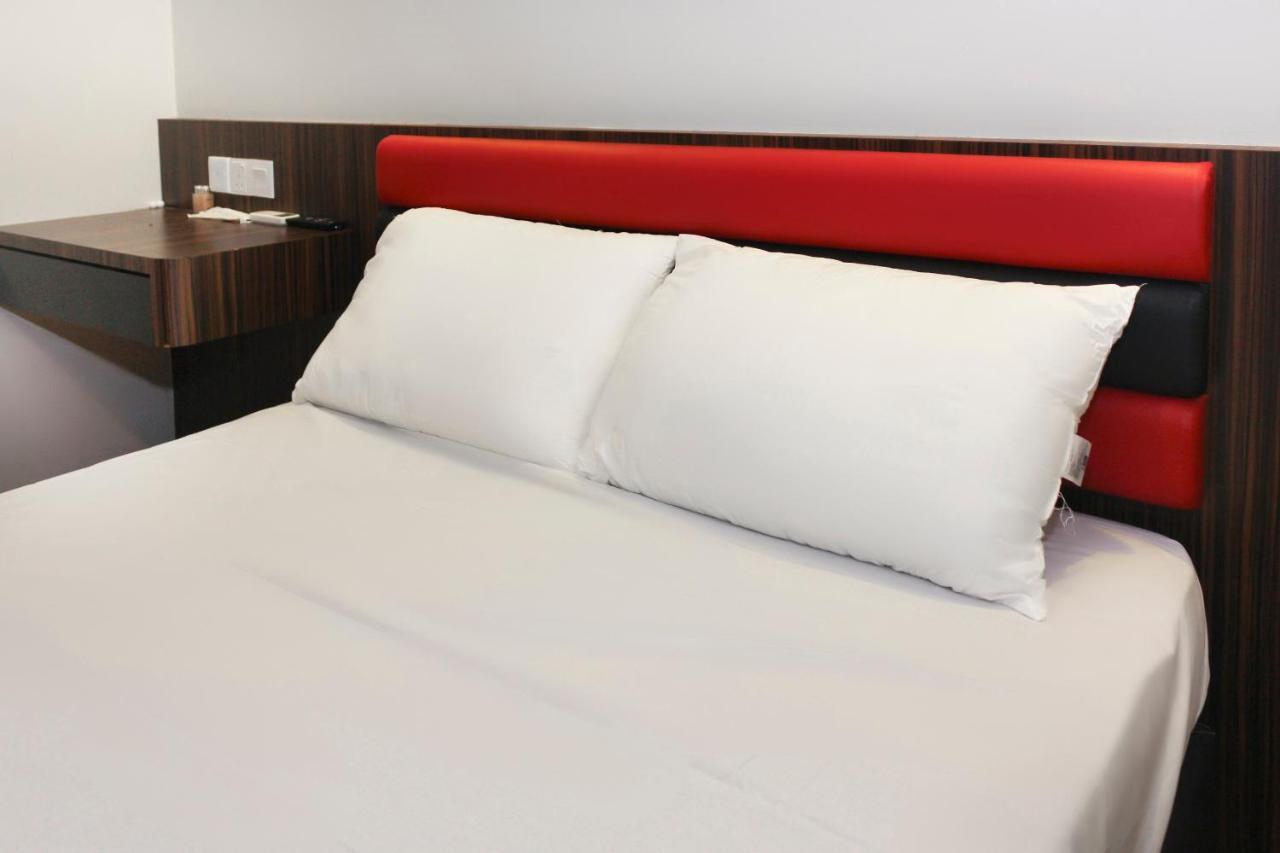 Oyo 90027 Happy Hotel Johor Bahru Exterior photo