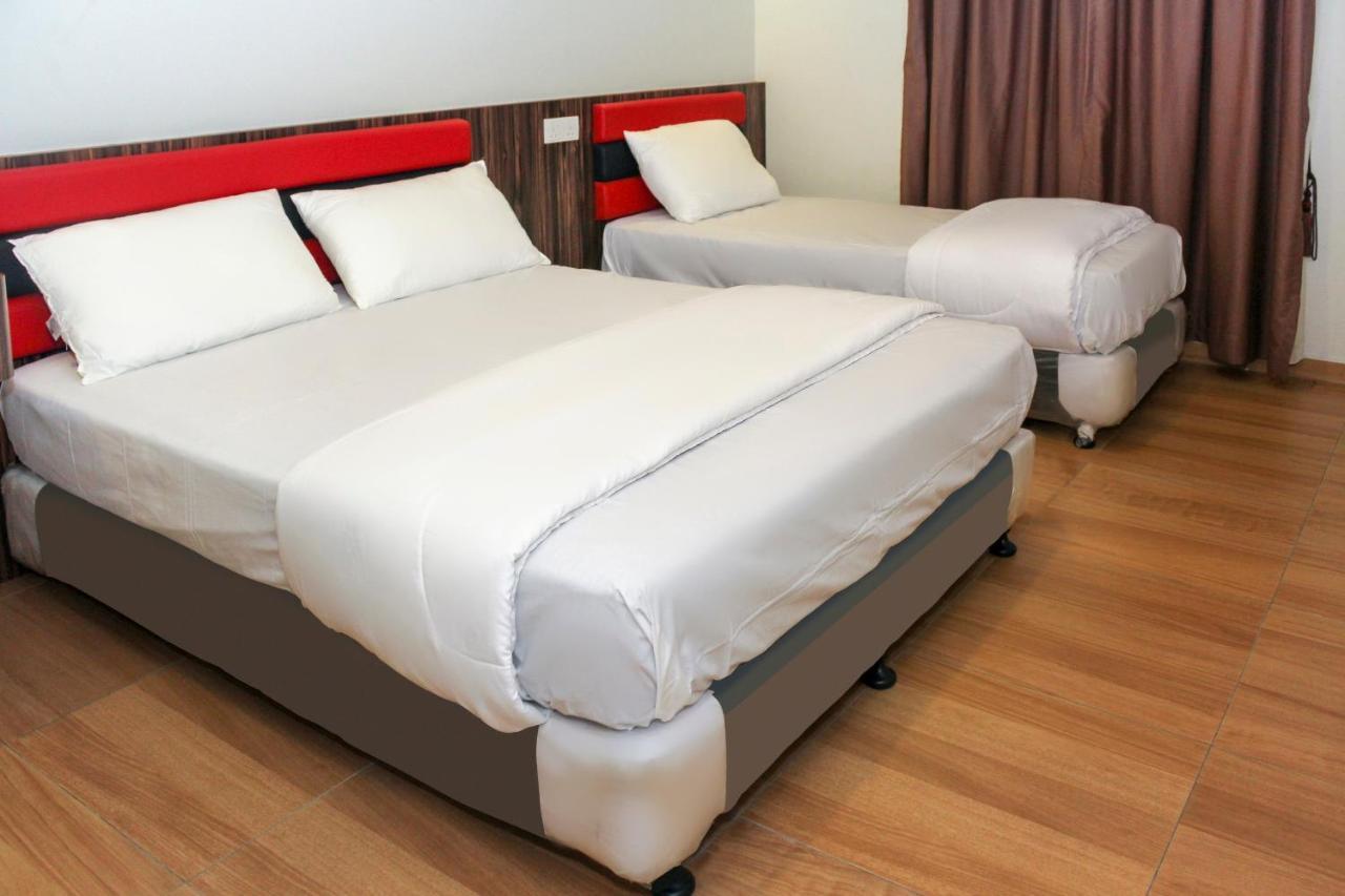 Oyo 90027 Happy Hotel Johor Bahru Exterior photo