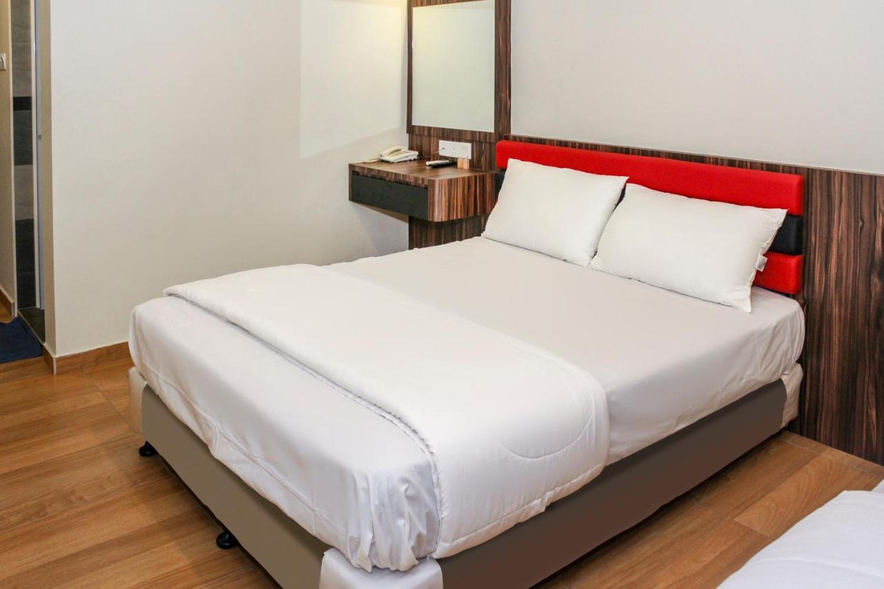 Oyo 90027 Happy Hotel Johor Bahru Exterior photo