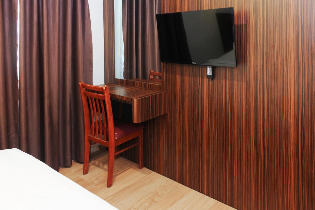 Oyo 90027 Happy Hotel Johor Bahru Exterior photo