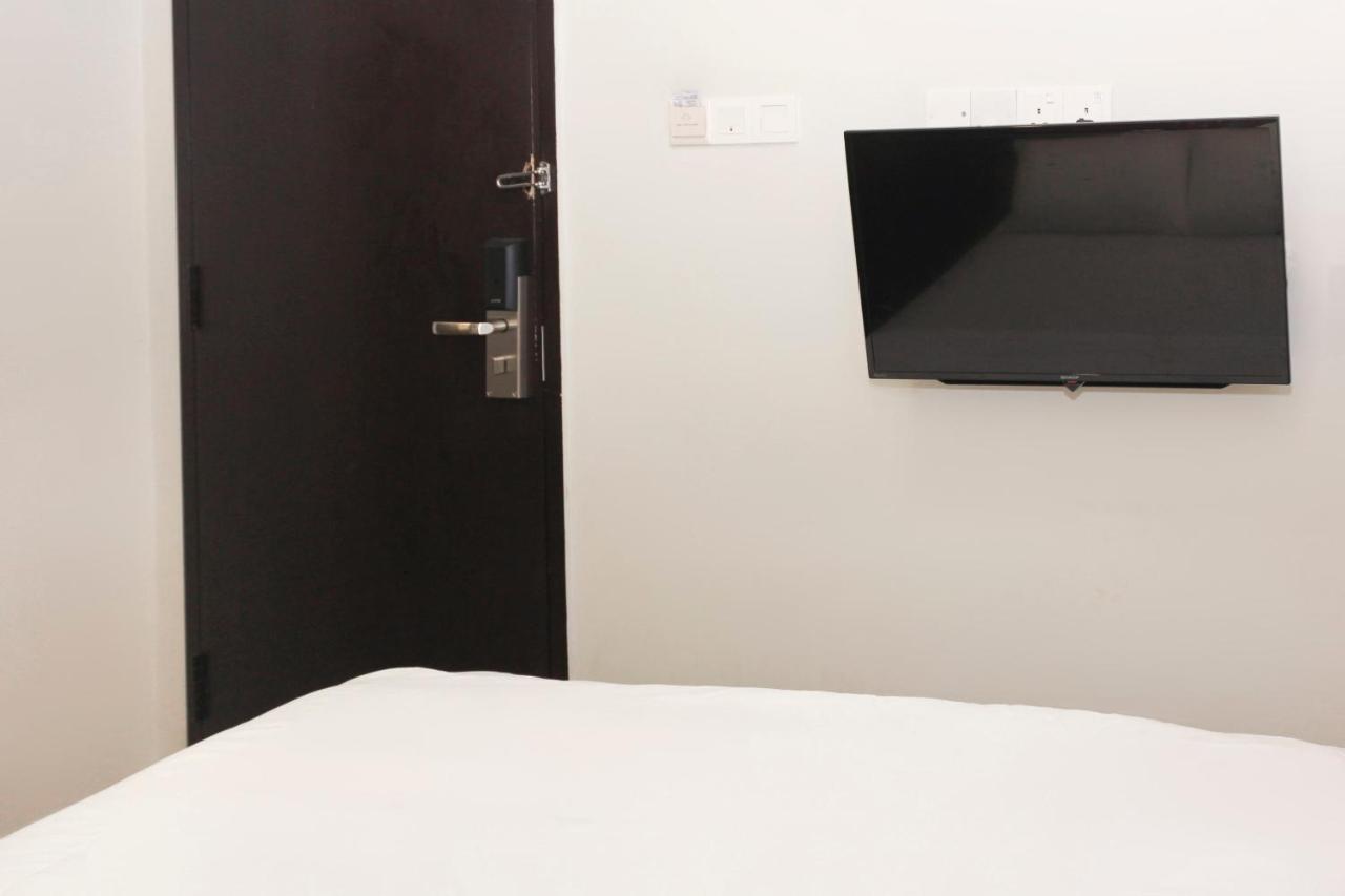 Oyo 90027 Happy Hotel Johor Bahru Exterior photo