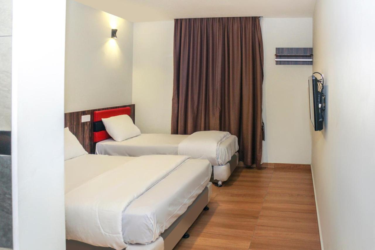 Oyo 90027 Happy Hotel Johor Bahru Exterior photo