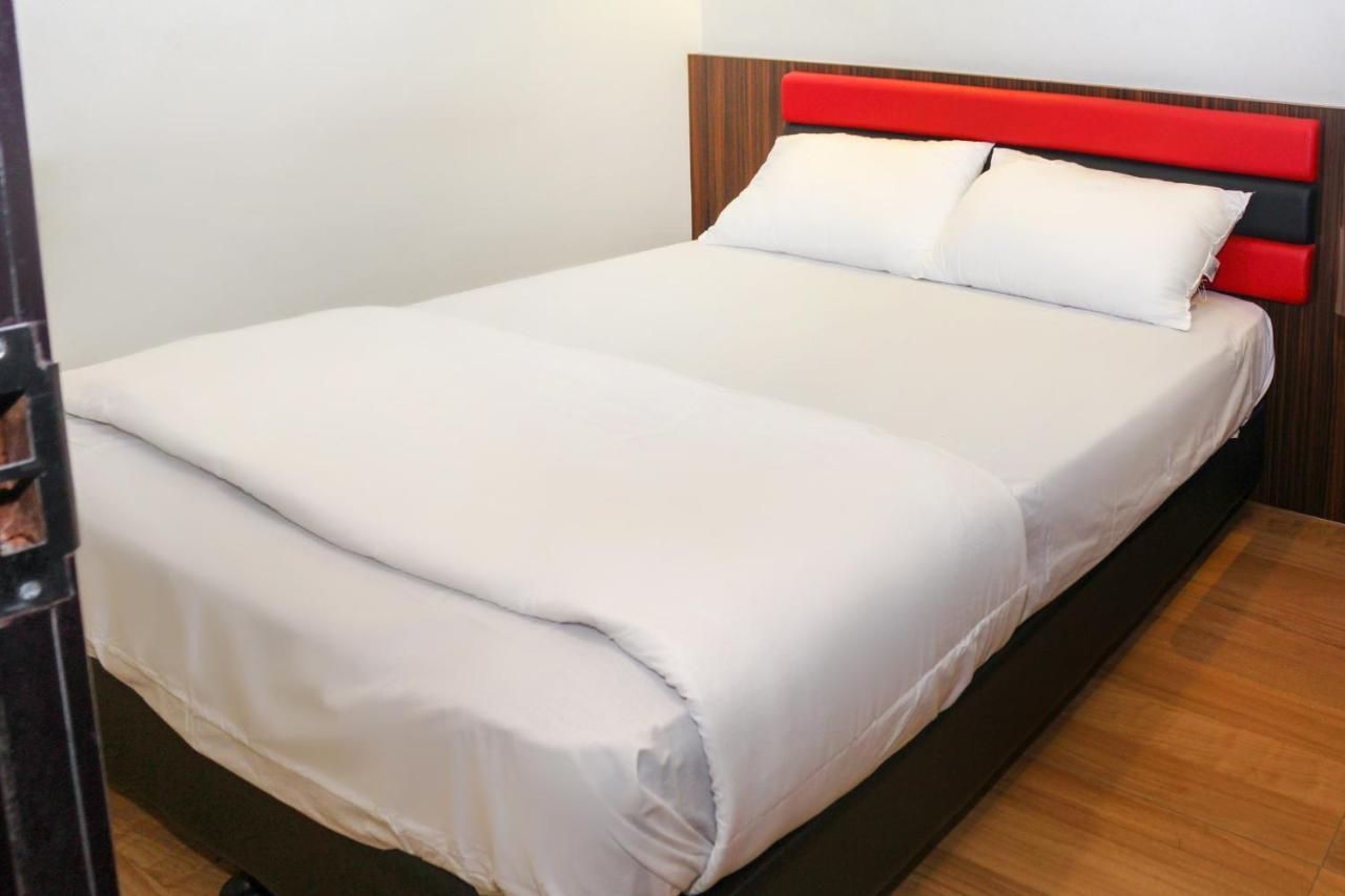 Oyo 90027 Happy Hotel Johor Bahru Exterior photo
